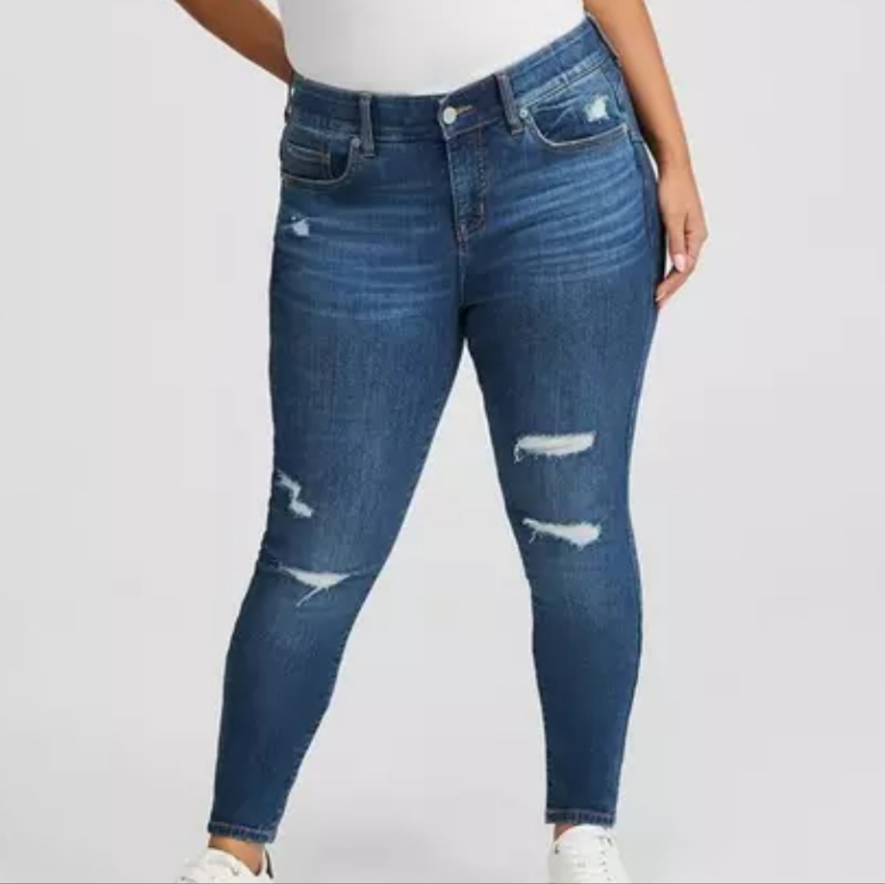 Torrid Bombshell Skinny Distressed Jeans- size 18